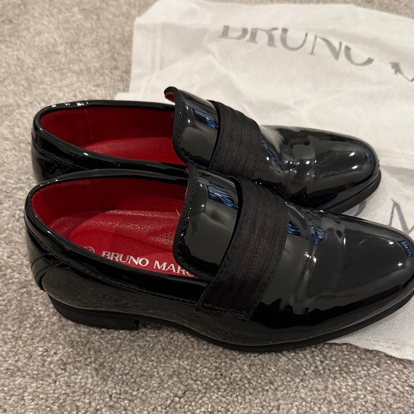 Bruno Marc Patent Black Loafers size  11 boys - Picture 2 of 4